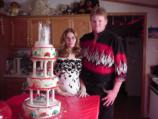 Cathy and Michael McPherson with wedding cake