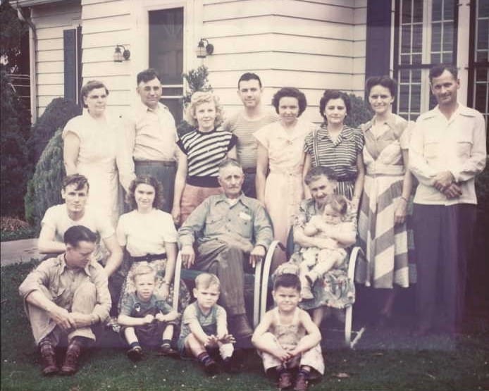 Jesse and Minnie Hunley family reunion, 1947